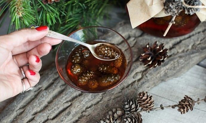 A tincture made based on pine nipples