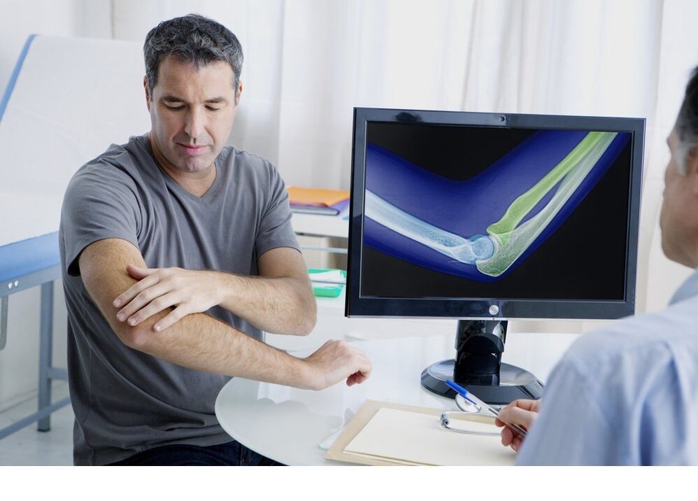 The elbow joint is arthrosis on the X -try image